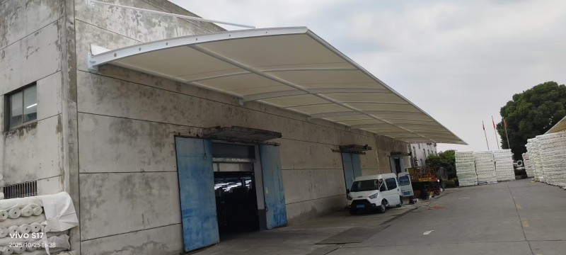 为什么建德海边/松江厂区推拉棚3年就锈穿：冷镀锌冒充热浸锌的典型表现-1